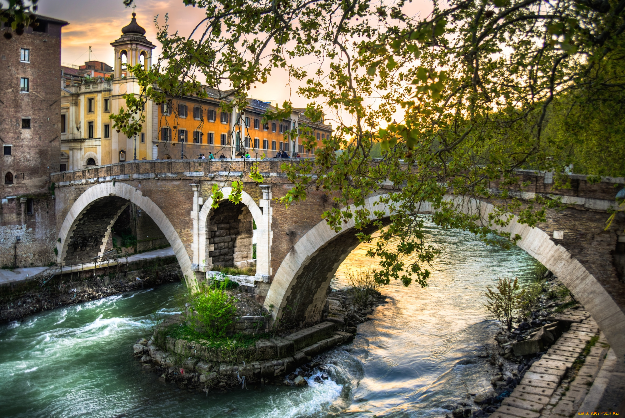 Мост в Италии на реке